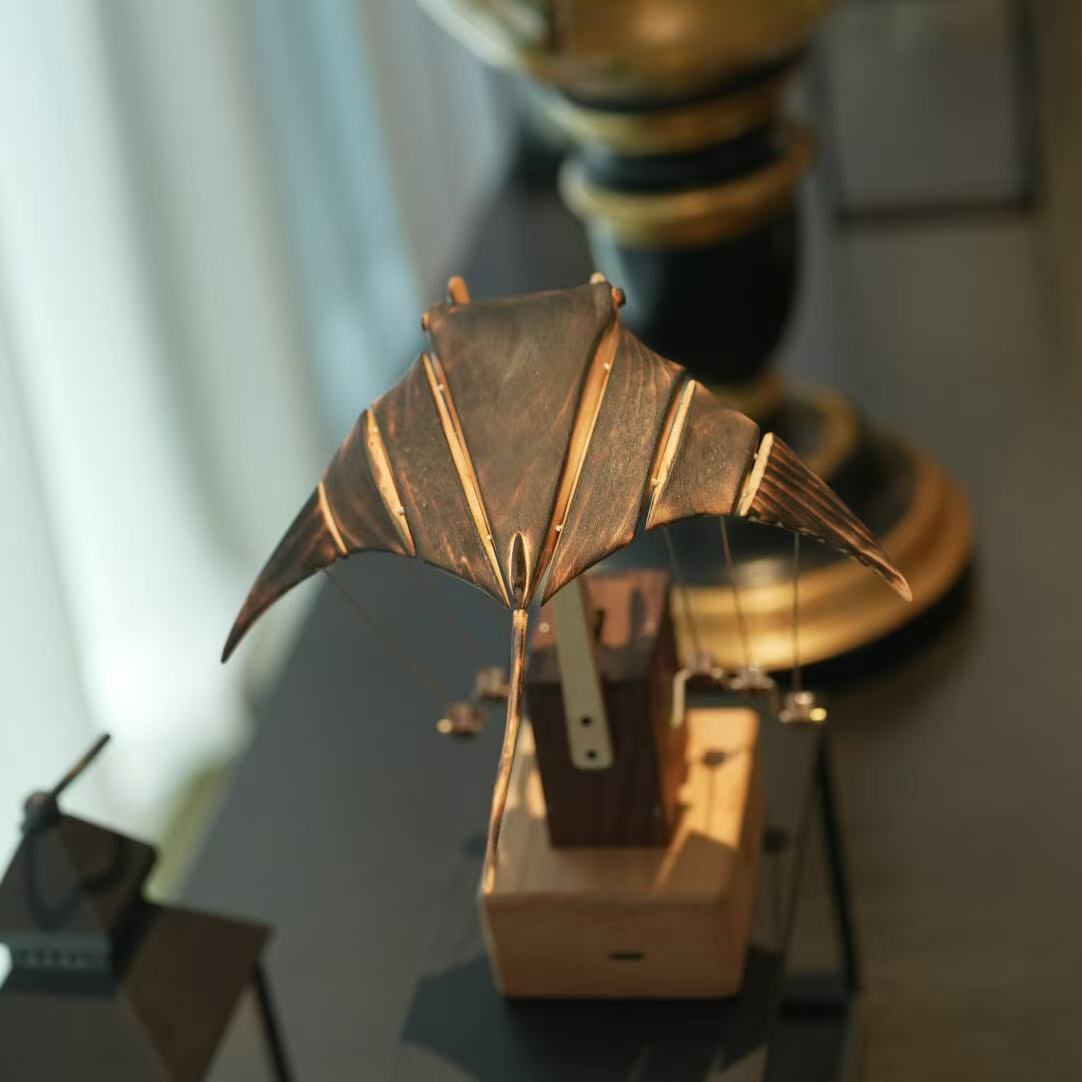 Handcrafted Wooden Manta Ray Automaton — Kinetic Desk Sculpture | CHAMELEON